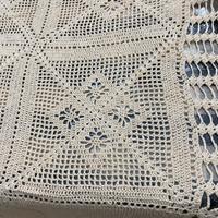 Tovaglia lavorata a mano ad uncinetto