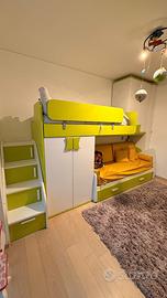 Letto a castello con gradini contenitore e armadi