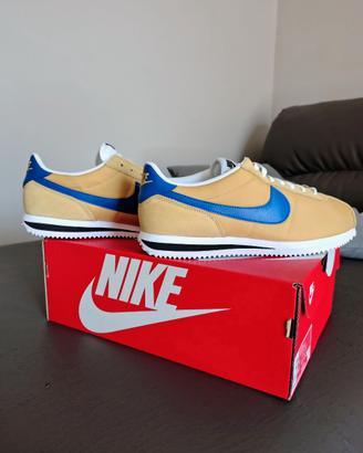 NIKE cortez