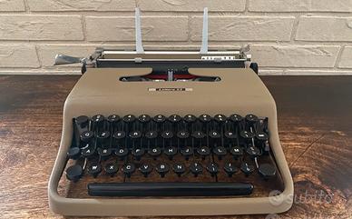 Olivetti Lettera 22 Vernice Goffrata 1954