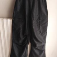 pantaloni larghi con tasconi