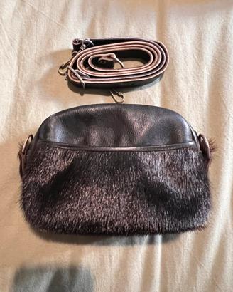 Borsetta vintage in pelle nera e pelliccia