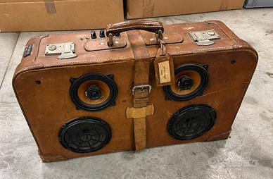 Stereo a forma di valigia
