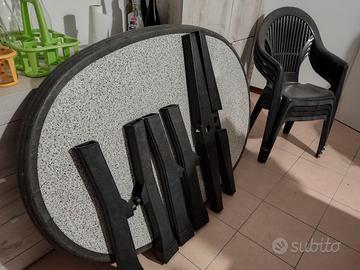 Tavolo e sedie da esterno 