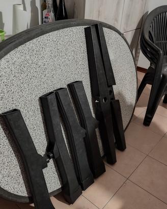 Tavolo e sedie da esterno 