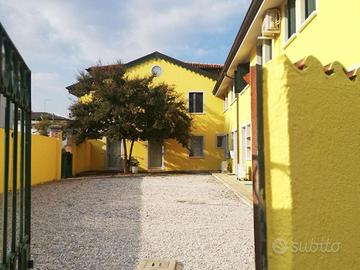 Miniappartamento arredato in centro, ideale anc...
