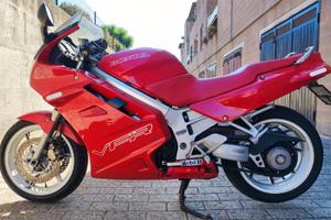 Honda VFR 750
