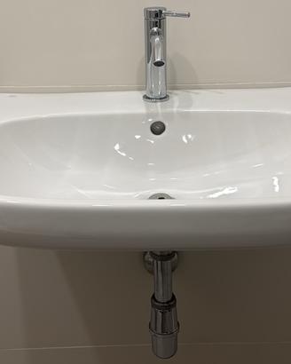 Lavabo completo di rubinetteria