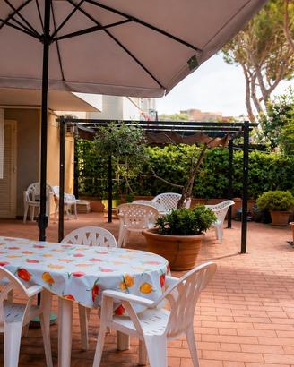 Trilocale con giardino a 100 metri dal mare