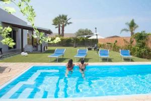 Direttamente sulla SPIAGGIA- c/Piscina Privata