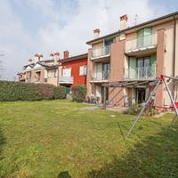 PENTALOCALE CON GIARDINO ESCLUSIVO - BOX TRIPLO E