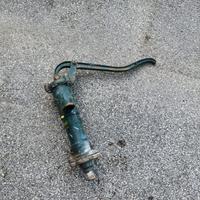 Pompa per l'acqua funzionante - Ritiro a mano