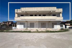 Rif 551 due appartamenti con nlastrico solare