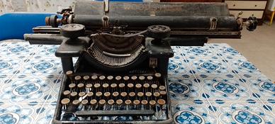  Macchina da scrivere Woodstock Standard 