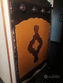 Appendiabiti a muro.