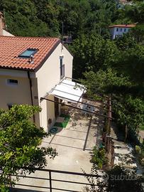 Casa con giardino