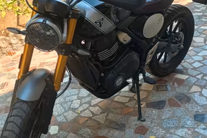 SCRAMBLER TRIUMPH 400