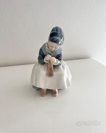 Royal Copenhagen 1314 statuina “Sewing Lady Girl"
