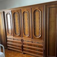 Camera completa di armadio, comò, baule e comodini