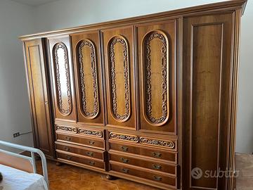 Camera completa di armadio, comò, baule e comodini