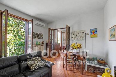 Villa di 300 m² con più di 5 locali a Parma