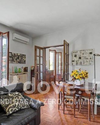 Villa di 300 m² con più di 5 locali a Parma