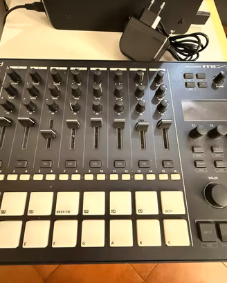 Roland mc 707
