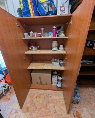 Armadio due sportelli ideale B&B , dispensa