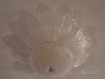 Lampadario in vetro soffiato.