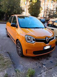 🚗  RENAULT TWINGO BENZINA – ANNO 2023