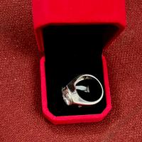 Anello con pietra