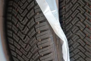 Gomme auto quattro stagioni Continental 215/65 R17