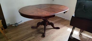 Tavolo rotondo intarsiato in legno, elegante e di