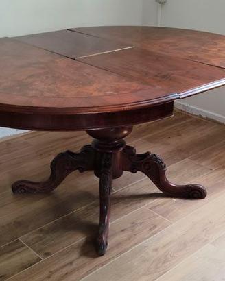 Tavolo rotondo intarsiato in legno, elegante e di