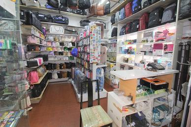 Negozio Napoli [p.zza gravinaVCG] (San Carlo Arena