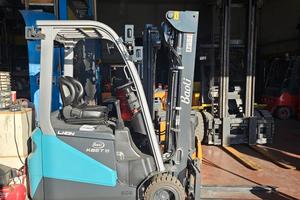 Carrello elevatore elettrico con batteria al litio