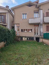 Casa cielo-terra con giardino e garage - Canepina