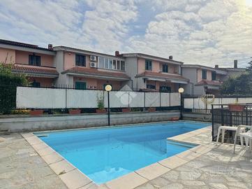 PORZIONE DI BIFAMILIARE A GIUGLIANO IN CAMPANIA