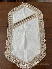 Runner e centrini eleganti bianchi