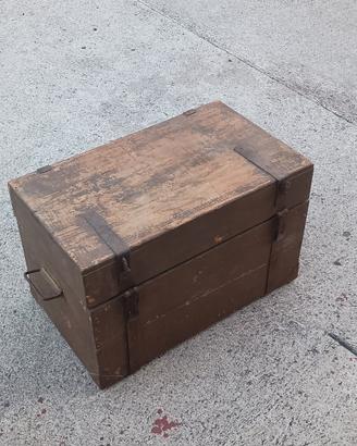 baule antico in abete.