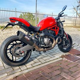 Monster 821 red 