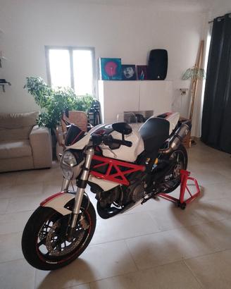 Ducati Monster 796