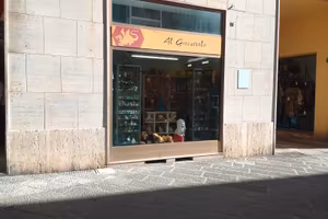 negozio centro storico 230 metri quadrati 