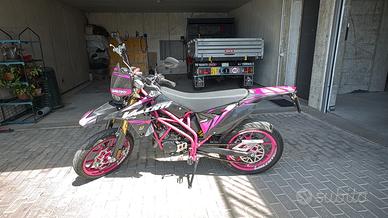 Suzuki Valenti fucsia 50cc