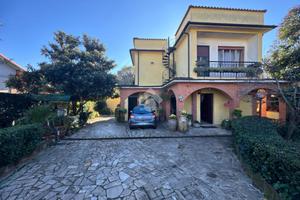 VILLA SINGOLA A SAN CESAREO