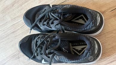 Scarpre da trekking in montagna Nike