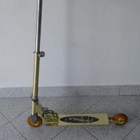 1 monopattino da ragazzo/a