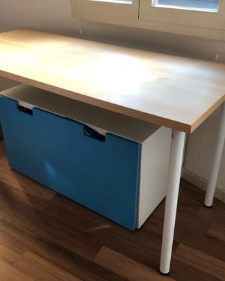 scrivania IKEA  piano betulla, gambe bianche