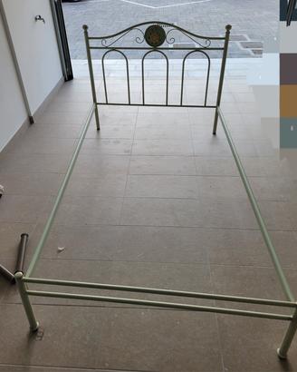 Letto completo da una piazza e mezzo 