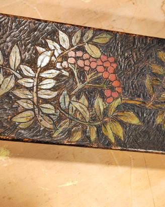 SCATOLA in ciliegio  con decorazioni Art Carved